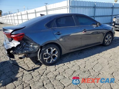 Trzecie zdjęcie samochodu z tyłu: 2021 KIA FORTE LXS VIN:3KPF24AD8ME303862 - miniatura