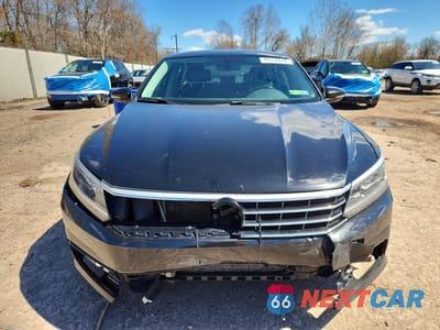 Piąte zdjęcie samochodu w środku: 2016 VOLKSWAGEN PASSAT SE VIN:1VWBT7A31GC065284 - miniatura