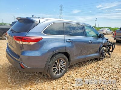 Trzecie zdjęcie samochodu z tyłu: 2019 TOYOTA HIGHLANDER XLE VIN:5TDJZRFH1KS970662 - miniatura