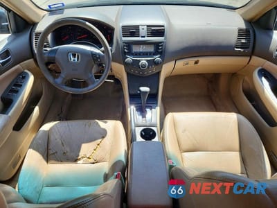 Zdjęcie 8 z 12 samochodu: 2004 HONDA ACCORD LX VIN:1HGCM56374A156313 - miniatura
