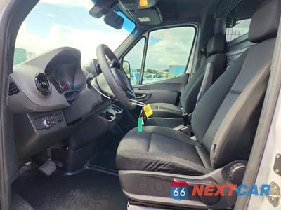 Zdjęcie 7 z 12 samochodu: 2024 MERCEDES-BENZ SPRINTER 3500 XD VAN WITH BUCKET LIFT VIN:W1Y8NB3Y8RT164105 - miniatura