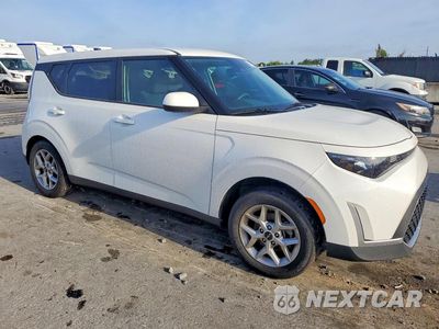 Czwarte zdjęcie samochodu z boku: 2024 KIA SOUL LX VIN:KNDJ23AU4R7242666 - miniatura