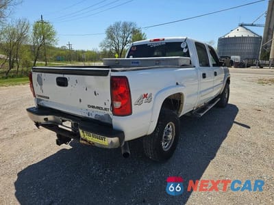 Czwarte zdjęcie samochodu z boku: 2003 CHEVROLET SILVERADO K2500 HEAVY DUTY VIN:1GCHK23U33F194578 - miniatura
