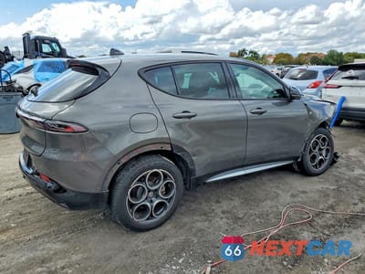 Trzecie zdjęcie samochodu z tyłu: 2024 ALFA ROMEO TONALE TI VIN:ZASPATCW5R3052706 - miniatura
