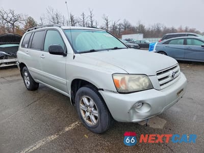 Czwarte zdjęcie samochodu z boku: 2005 TOYOTA HIGHLANDER VIN:JTEEP21A740053820 - miniatura