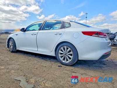 Drugie zdjęcie samochodu z przodu: 2018 KIA OPTIMA LX VIN:5XXGT4L39JG253577 - miniatura