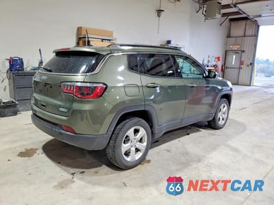 Trzecie zdjęcie samochodu z tyłu: 2018 JEEP COMPASS LATITUDE VIN:3C4NJDBB6JT249058 - miniatura