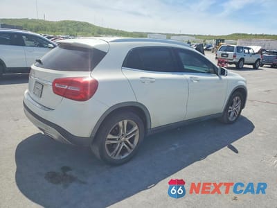 Trzecie zdjęcie samochodu z tyłu: 2015 MERCEDES-BENZ GLA 250 4MATIC VIN:WDCTG4GB7FJ111147 - miniatura