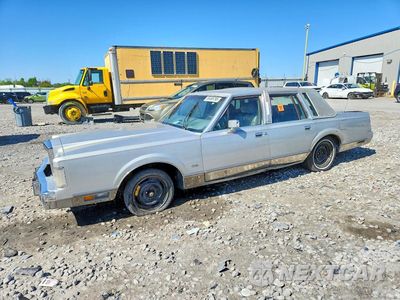 1986 LINCOLN TOWN CAR 1LNBP96F6GY625515 - główne zdjęcie licytacji z USA - miniatura