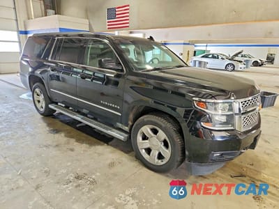 Czwarte zdjęcie samochodu z boku: 2018 CHEVROLET SUBURBAN K1500 LT VIN:1GNSKHKC5JR280849 - miniatura