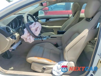 Zdjęcie 7 z 12 samochodu: 2012 MERCEDES-BENZ C 250 VIN:WDDGJ4HB3CF861852 - miniatura