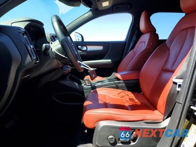 Zdjęcie 7 z 12 samochodu: 2019 VOLVO XC40 T5 MOMENTUM VIN:YV4162UK3K2116209 - miniatura