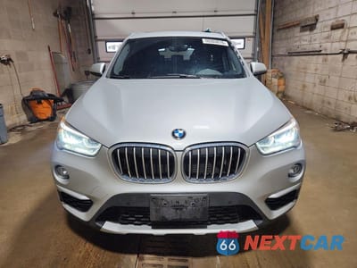 Piąte zdjęcie samochodu w środku: 2018 BMW X1 XDRIVE28I VIN:WBXHT3C34J5K21402 - miniatura