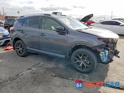 Czwarte zdjęcie samochodu z boku: 2018 TOYOTA RAV4 HV SE VIN:JTMJJREV1JD240372 - miniatura