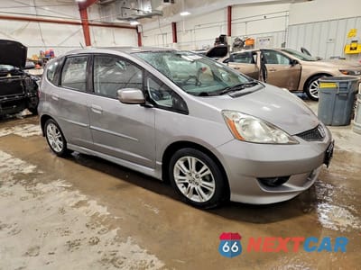 Czwarte zdjęcie samochodu z boku: 2009 HONDA FIT SPORT VIN:JHMGE88489C003812 - miniatura