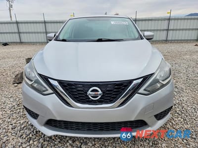 Piąte zdjęcie samochodu w środku: 2016 NISSAN SENTRA S VIN:3N1AB7AP1GL681921 - miniatura