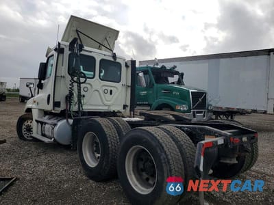 Trzecie zdjęcie samochodu z tyłu: 2019 FREIGHTLINER CASCADIA 125 SEMI TRUCK VIN:3AKJGEDV6KSKV1431 - miniatura