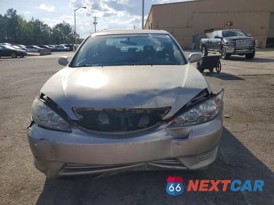 Piąte zdjęcie samochodu w środku: 2005 TOYOTA CAMRY LE VIN:4T1BE32K95U502270 - miniatura