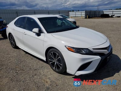 Czwarte zdjęcie samochodu z boku: 2020 TOYOTA CAMRY SE VIN:4T1G11AK3LU927861 - miniatura