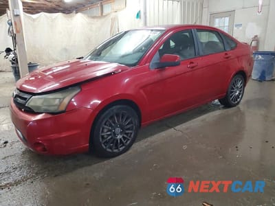 2010 FORD FOCUS SES 1FAHP3GN3AW266621 - główne zdjęcie licytacji z USA - miniatura