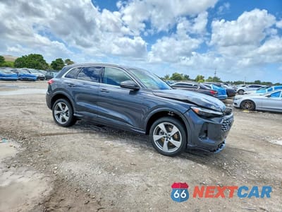 Czwarte zdjęcie samochodu z boku: 2025 AUDI Q5 PREMIUM PLUS VIN:WA12AAGU4S2010648 - miniatura
