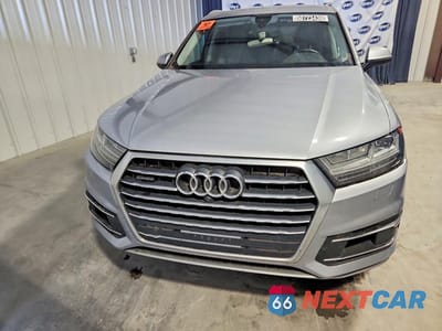 Piąte zdjęcie samochodu w środku: 2017 AUDI Q7 PREMIUM PLUS VIN:WA1LAAF74HD004975 - miniatura