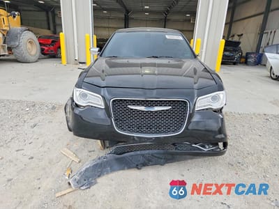 Piąte zdjęcie samochodu w środku: 2016 CHRYSLER 300C VIN:2C3CCAKG4GH111486 - miniatura