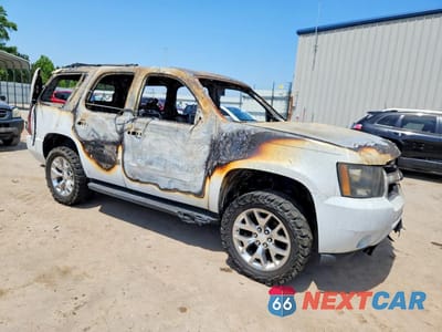 Czwarte zdjęcie samochodu z boku: 2010 CHEVROLET TAHOE K1500 LTZ VIN:1GNUKCE08AR268532 - miniatura