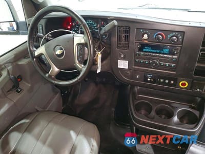 Zdjęcie 8 z 12 samochodu: 2017 CHEVROLET EXPRESS G2500 VIN:1GCWGAFF0H1326975 - miniatura