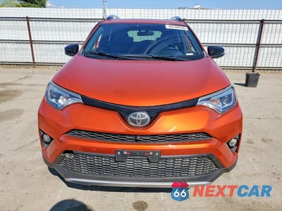 Piąte zdjęcie samochodu w środku: 2016 TOYOTA RAV4 SE VIN:JTMNFREV5GD085675 - miniatura