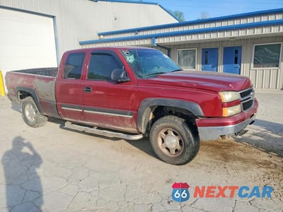 Czwarte zdjęcie samochodu z boku: 2006 CHEVROLET SILVERADO K1500 VIN:1GCEK19B36Z299255 - miniatura