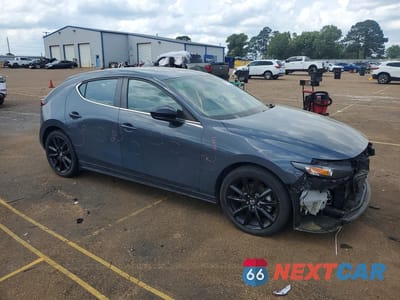 Czwarte zdjęcie samochodu z boku: 2024 MAZDA 3 PREFERRED VIN:JM1BPBLM4R1702344 - miniatura