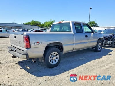 Trzecie zdjęcie samochodu z tyłu: 2004 CHEVROLET SILVERADO K1500 VIN:2GCEK19V241125810 - miniatura