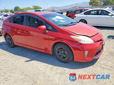 Czwarte zdjęcie samochodu z boku: 2014 TOYOTA PRIUS TWO VIN:JTDKN3DU9E1775939 - miniatura
