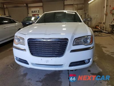 Piąte zdjęcie samochodu w środku: 2011 CHRYSLER 300 LIMITED VIN:2C3CA5CG0BH579879 - miniatura
