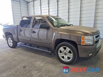 Czwarte zdjęcie samochodu z boku: 2008 CHEVROLET SILVERADO C1500 VIN:2GCEC13J781132308 - miniatura