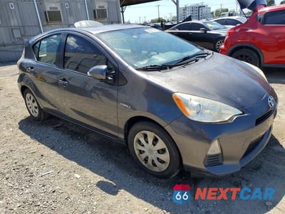 Czwarte zdjęcie samochodu z boku: 2012 TOYOTA PRIUS C THREE VIN:JTDKDTB32C1516168 - miniatura
