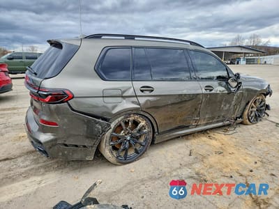 Trzecie zdjęcie samochodu z tyłu: 2024 BMW X7 M60I VIN:5UX33EM08R9U31933 - miniatura