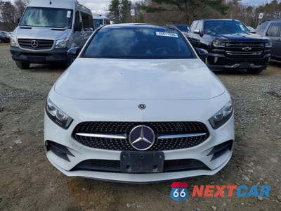 Piąte zdjęcie samochodu w środku: 2019 MERCEDES-BENZ A 220 VIN:WDD3G4EB9KW021915 - miniatura