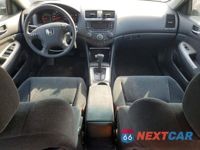 Zdjęcie 8 z 12 samochodu: 2003 HONDA ACCORD EX VIN:1HGCM56663A018383 - miniatura