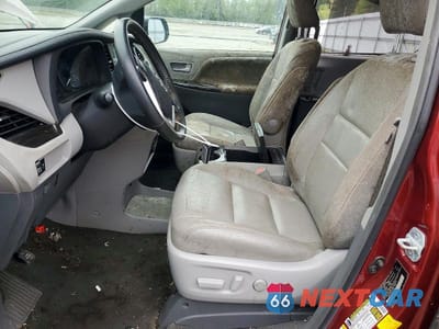 Zdjęcie 7 z 13 samochodu: 2019 TOYOTA SIENNA XLE 8-PASSENGER VIN:5TDYZ3DC0KS010302 - miniatura