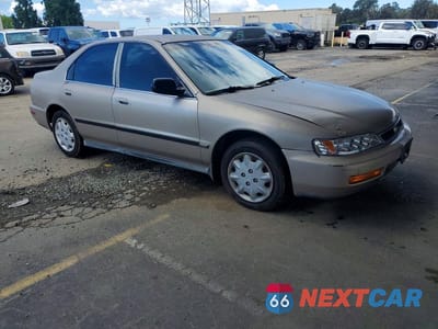 Czwarte zdjęcie samochodu z boku: 1996 HONDA ACCORD LX VIN:1HGCD5638TA273963 - miniatura