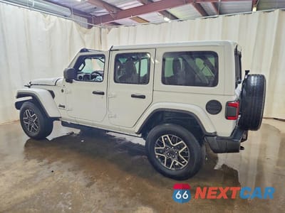 Drugie zdjęcie samochodu z przodu: 2026 JEEP WRANGLER SAHARA VIN:1C4PJXEN6TW228059 - miniatura