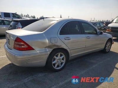 Trzecie zdjęcie samochodu z tyłu: 2001 MERCEDES-BENZ C 240 VIN:WDBRF61J11F088893 - miniatura