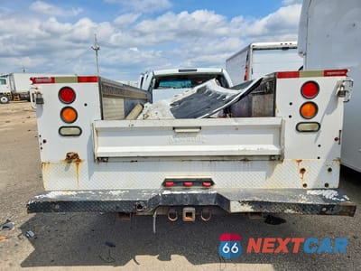 Zdjęcie 6 z 11 samochodu: 2006 CHEVROLET SILVERADO K3500 VIN:1GBJK39D36E257689 - miniatura