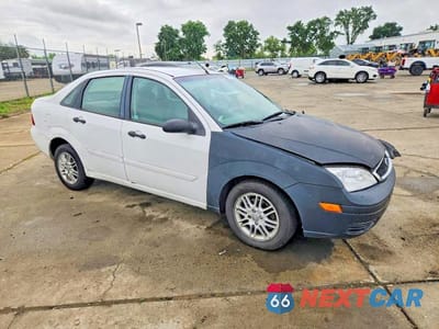 Czwarte zdjęcie samochodu z boku: 2007 FORD FOCUS ZX4 VIN:1FAFP34N07W258819 - miniatura