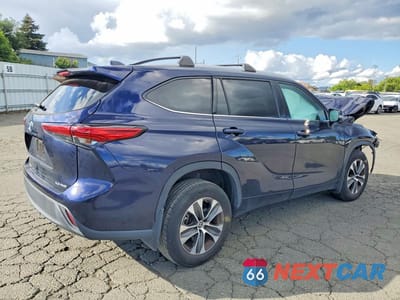 Trzecie zdjęcie samochodu z tyłu: 2022 TOYOTA HIGHLANDER XLE VIN:5TDHZRBH7NS595966 - miniatura