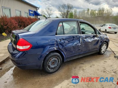 Trzecie zdjęcie samochodu z tyłu: 2010 NISSAN VERSA 1.8 S VIN:3N1BC1APXAL450408 - miniatura