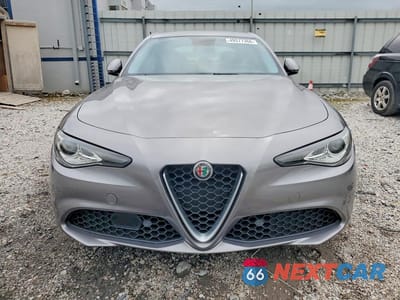 Piąte zdjęcie samochodu w środku: 2017 ALFA ROMEO GIULIA TI Q4 VIN:ZARFAEENXH7541901 - miniatura