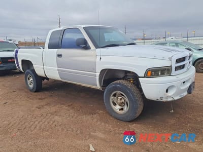 Czwarte zdjęcie samochodu z boku: 2000 DODGE RAM 1500 VIN:1B7HF13Z9YJ158781 - miniatura